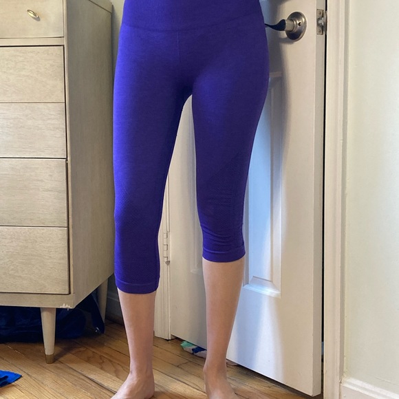 Lululemon bundle— two pairs of thick, compression crops. Size 4. - Picture 8 of 9